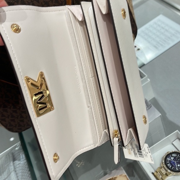 Michael Kors Mimi Large Saffiano Leather Bi-Fold Continental Wallet
Optic White - Picture 7 of 16